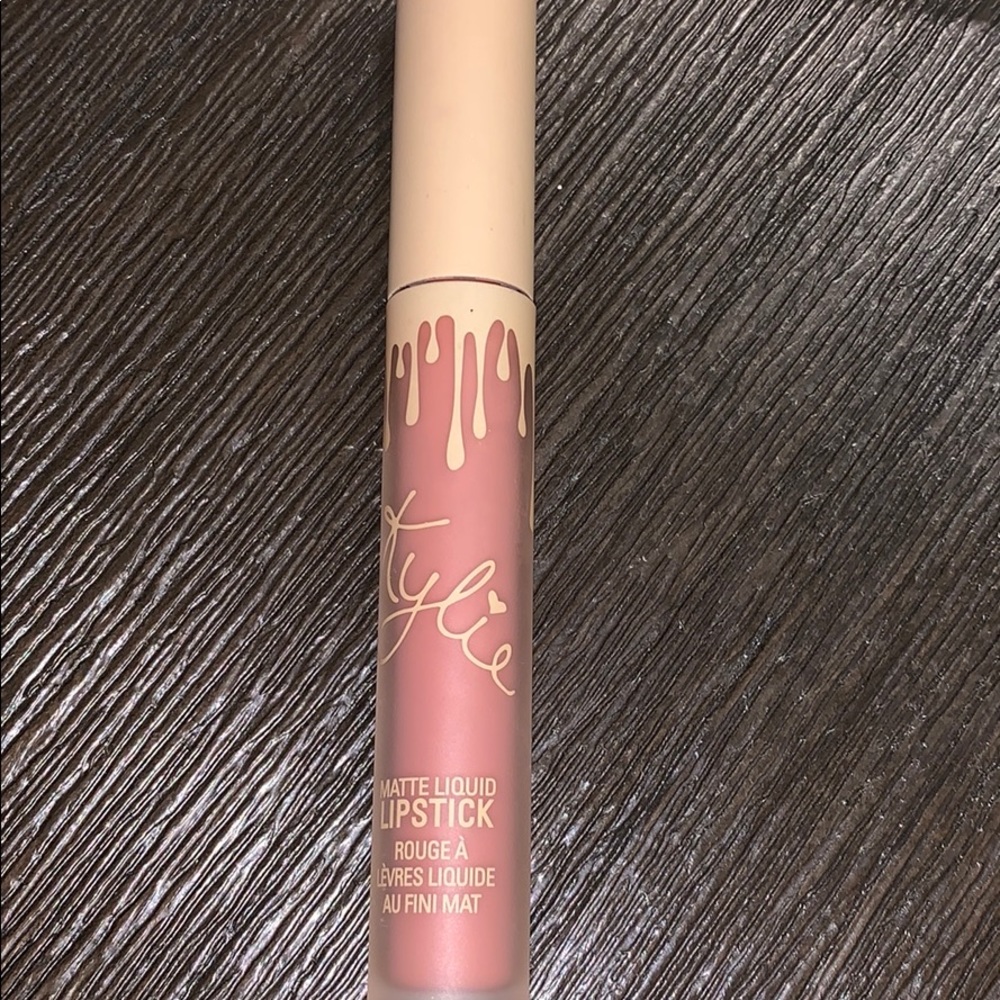 Kylie Matte liquid lipstick- Shade: BARE